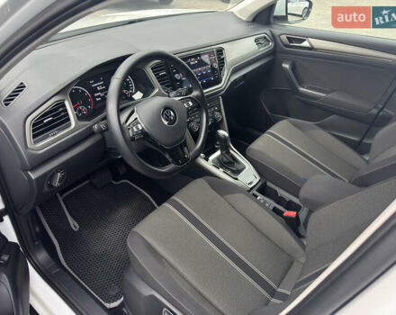 Белый Фольксваген Ти-Рок, объемом двигателя 1.5 л и пробегом 65 тыс. км за 23500 $, фото 26 на Automoto.ua