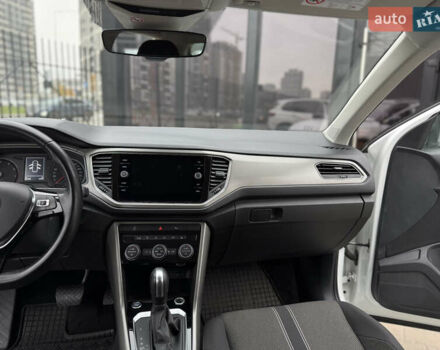 Белый Фольксваген Ти-Рок, объемом двигателя 1.5 л и пробегом 62 тыс. км за 19999 $, фото 15 на Automoto.ua