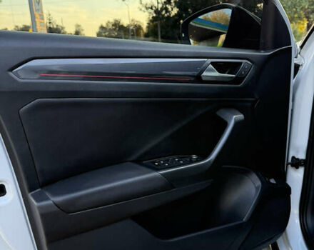 Фольксваген Ти-Рок 2021 в Лубнах на Automoto.ua Белый Фольксваген Ти-Рок, объемом двигателя 1.97 л и пробегом 43 тыс. км за 25500 $, фото 7 на Automoto.ua