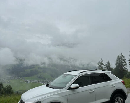 Білий Фольксваген Ті-Рок, об'ємом двигуна 1.5 л та пробігом 30 тис. км за 23351 $, фото 1 на Automoto.ua