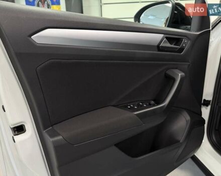 Фольксваген Ти-Рок 2024 в Тернополе на Automoto.ua Белый Фольксваген Ти-Рок, объемом двигателя 1.4 л и пробегом 5 тыс. км за 28300 $, фото 35 на Automoto.ua