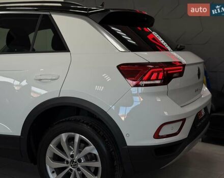 Фольксваген Ти-Рок 2024 в Тернополе на Automoto.ua Белый Фольксваген Ти-Рок, объемом двигателя 1.4 л и пробегом 5 тыс. км за 28300 $, фото 21 на Automoto.ua