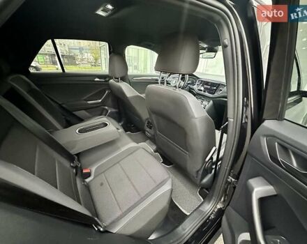 Чорний Фольксваген Ті-Рок, об'ємом двигуна 1.5 л та пробігом 98 тис. км за 23900 $, фото 7 на Automoto.ua