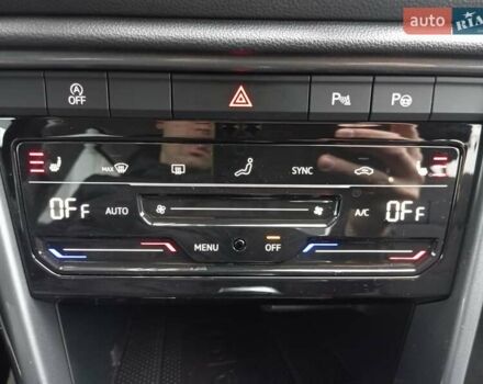 Черный Фольксваген Ти-Рок, объемом двигателя 1.4 л и пробегом 11 тыс. км за 30200 $, фото 21 на Automoto.ua