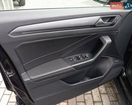 Черный Фольксваген Ти-Рок, объемом двигателя 1.4 л и пробегом 11 тыс. км за 30200 $, фото 9 на Automoto.ua