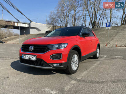 Фольксваген Ти-Рок 2019 в Киеве на Automoto.ua Красный Фольксваген Ти-Рок, объемом двигателя 1.5 л и пробегом 68 тыс. км за 21900 $, фото 1 на Automoto.ua
