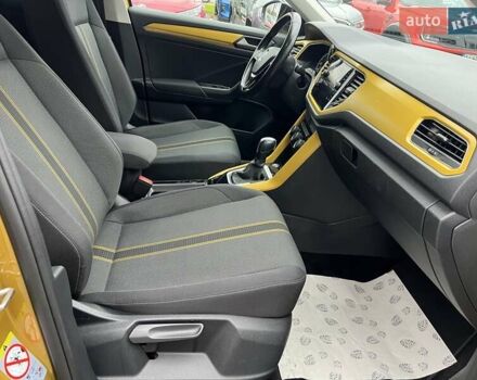 Желтый Фольксваген Ти-Рок, объемом двигателя 1.5 л и пробегом 78 тыс. км за 19713 $, фото 6 на Automoto.ua