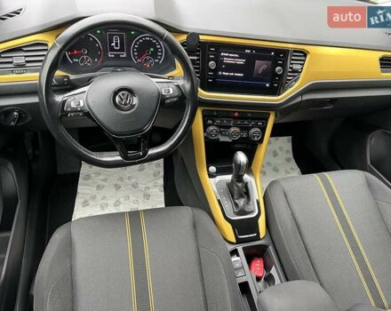 Желтый Фольксваген Ти-Рок, объемом двигателя 1.5 л и пробегом 78 тыс. км за 19713 $, фото 5 на Automoto.ua