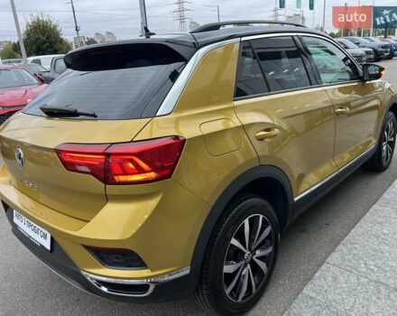 Желтый Фольксваген Ти-Рок, объемом двигателя 1.5 л и пробегом 78 тыс. км за 19713 $, фото 12 на Automoto.ua