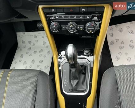Желтый Фольксваген Ти-Рок, объемом двигателя 1.5 л и пробегом 78 тыс. км за 19713 $, фото 24 на Automoto.ua