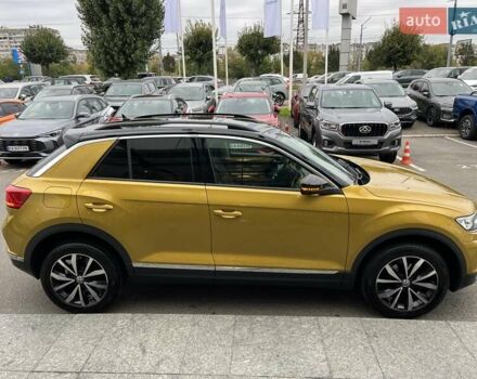 Желтый Фольксваген Ти-Рок, объемом двигателя 1.5 л и пробегом 78 тыс. км за 19713 $, фото 13 на Automoto.ua