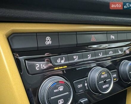 Желтый Фольксваген Ти-Рок, объемом двигателя 1.5 л и пробегом 78 тыс. км за 23505 $, фото 27 на Automoto.ua