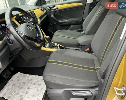 Желтый Фольксваген Ти-Рок, объемом двигателя 1.5 л и пробегом 78 тыс. км за 19713 $, фото 4 на Automoto.ua