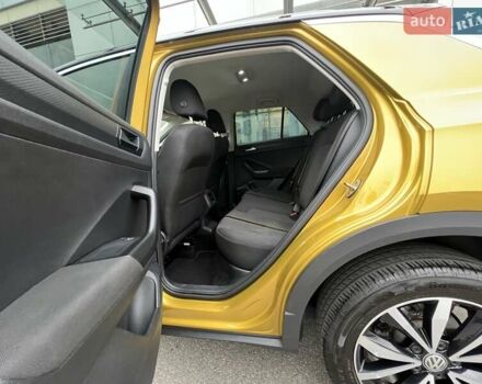 Желтый Фольксваген Ти-Рок, объемом двигателя 1.5 л и пробегом 78 тыс. км за 19713 $, фото 18 на Automoto.ua