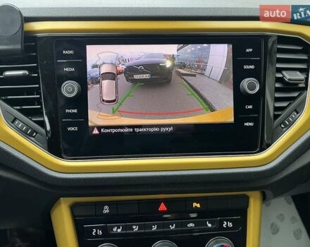 Желтый Фольксваген Ти-Рок, объемом двигателя 1.5 л и пробегом 78 тыс. км за 19713 $, фото 27 на Automoto.ua