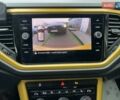 Желтый Фольксваген Ти-Рок, объемом двигателя 1.5 л и пробегом 78 тыс. км за 23505 $, фото 26 на Automoto.ua