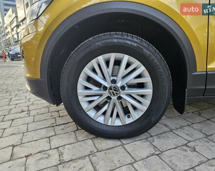 Жовтий Фольксваген Ті-Рок, об'ємом двигуна 1.5 л та пробігом 65 тис. км за 23490 $, фото 16 на Automoto.ua