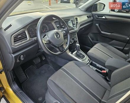 Жовтий Фольксваген Ті-Рок, об'ємом двигуна 1.5 л та пробігом 65 тис. км за 23490 $, фото 18 на Automoto.ua