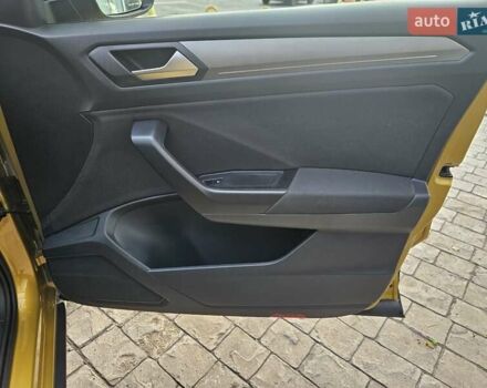 Жовтий Фольксваген Ті-Рок, об'ємом двигуна 1.5 л та пробігом 65 тис. км за 23490 $, фото 30 на Automoto.ua