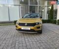 Жовтий Фольксваген Ті-Рок, об'ємом двигуна 1.5 л та пробігом 65 тис. км за 23490 $, фото 1 на Automoto.ua