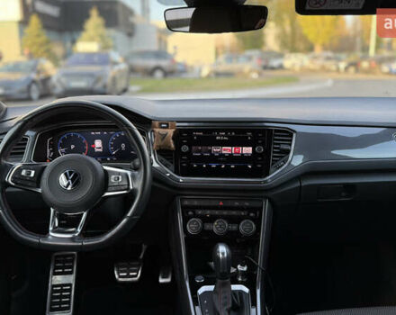 Серый Фольксваген Ти-Рок, объемом двигателя 1.5 л и пробегом 60 тыс. км за 25900 $, фото 10 на Automoto.ua