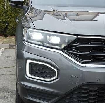 Серый Фольксваген Ти-Рок, объемом двигателя 1.5 л и пробегом 49 тыс. км за 22400 $, фото 18 на Automoto.ua