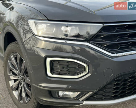 Серый Фольксваген Ти-Рок, объемом двигателя 1.5 л и пробегом 49 тыс. км за 23700 $, фото 6 на Automoto.ua