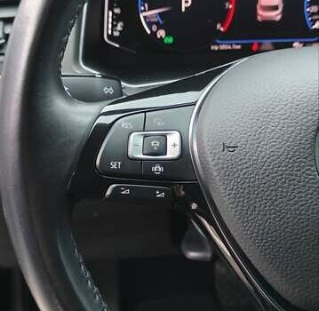 Серый Фольксваген Ти-Рок, объемом двигателя 1.5 л и пробегом 49 тыс. км за 22400 $, фото 39 на Automoto.ua