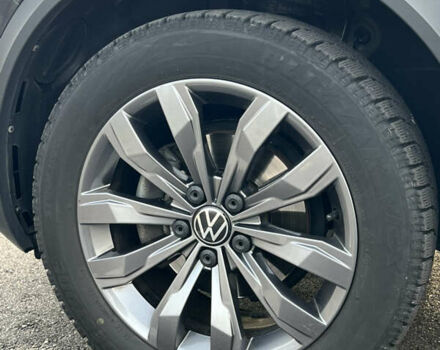 Серый Фольксваген Ти-Рок, объемом двигателя 1.5 л и пробегом 49 тыс. км за 23700 $, фото 27 на Automoto.ua