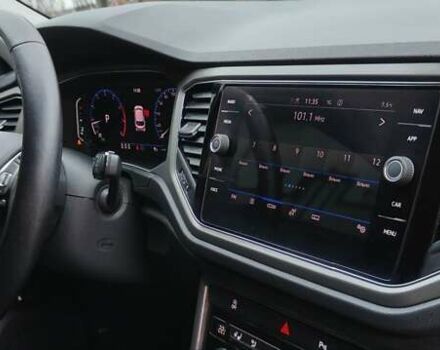 Серый Фольксваген Ти-Рок, объемом двигателя 1.5 л и пробегом 49 тыс. км за 22400 $, фото 35 на Automoto.ua