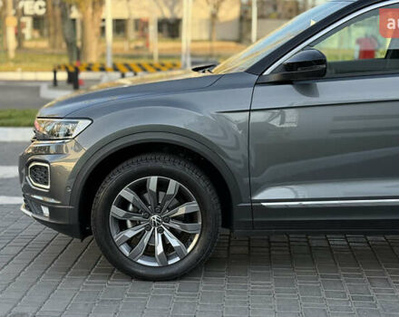 Серый Фольксваген Ти-Рок, объемом двигателя 1.5 л и пробегом 60 тыс. км за 25900 $, фото 15 на Automoto.ua