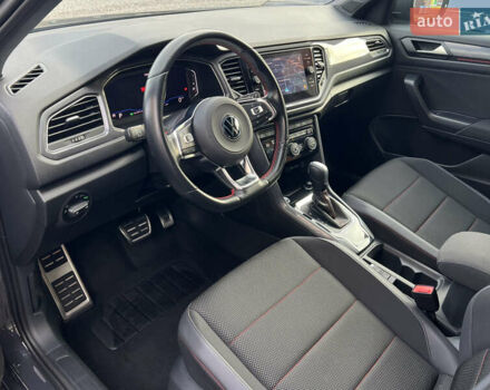 Серый Фольксваген Ти-Рок, объемом двигателя 1.5 л и пробегом 49 тыс. км за 23700 $, фото 16 на Automoto.ua