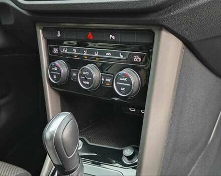 Серый Фольксваген Ти-Рок, объемом двигателя 1.5 л и пробегом 49 тыс. км за 22400 $, фото 34 на Automoto.ua