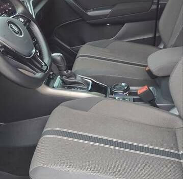 Серый Фольксваген Ти-Рок, объемом двигателя 1.5 л и пробегом 49 тыс. км за 22400 $, фото 23 на Automoto.ua