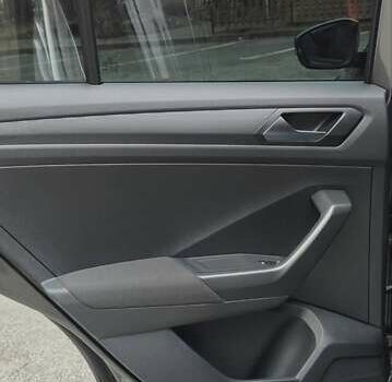 Серый Фольксваген Ти-Рок, объемом двигателя 1.5 л и пробегом 49 тыс. км за 22400 $, фото 29 на Automoto.ua