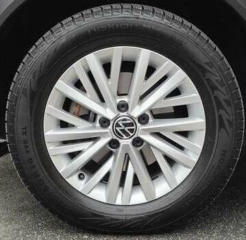 Серый Фольксваген Ти-Рок, объемом двигателя 1.5 л и пробегом 49 тыс. км за 22400 $, фото 12 на Automoto.ua