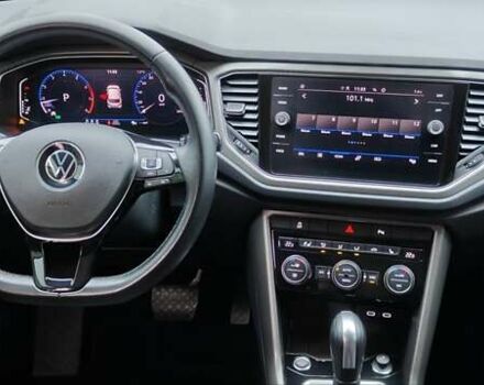 Серый Фольксваген Ти-Рок, объемом двигателя 1.5 л и пробегом 49 тыс. км за 22400 $, фото 26 на Automoto.ua