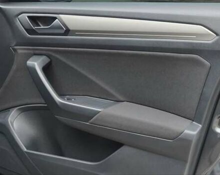 Серый Фольксваген Ти-Рок, объемом двигателя 1.5 л и пробегом 49 тыс. км за 22400 $, фото 36 на Automoto.ua