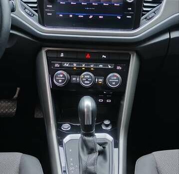 Серый Фольксваген Ти-Рок, объемом двигателя 1.5 л и пробегом 49 тыс. км за 22400 $, фото 27 на Automoto.ua