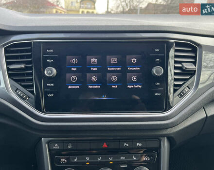 Серый Фольксваген Ти-Рок, объемом двигателя 1.5 л и пробегом 49 тыс. км за 23700 $, фото 19 на Automoto.ua