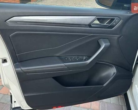 Серый Фольксваген Ти-Рок, объемом двигателя 1.5 л и пробегом 36 тыс. км за 26700 $, фото 1 на Automoto.ua