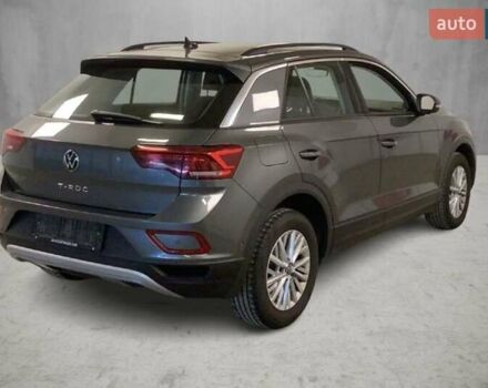 Серый Фольксваген Ти-Рок, объемом двигателя 2 л и пробегом 170 тыс. км за 21999 $, фото 2 на Automoto.ua