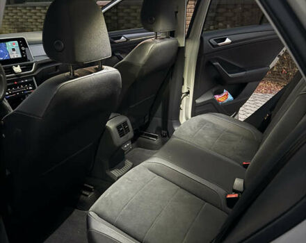 Сірий Фольксваген Ті-Рок, об'ємом двигуна 1.5 л та пробігом 31 тис. км за 29000 $, фото 12 на Automoto.ua