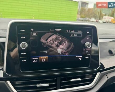 Серый Фольксваген Ти-Рок, объемом двигателя 1.4 л и пробегом 7 тыс. км за 33900 $, фото 67 на Automoto.ua