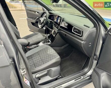 Серый Фольксваген Ти-Рок, объемом двигателя 1.4 л и пробегом 7 тыс. км за 33900 $, фото 48 на Automoto.ua