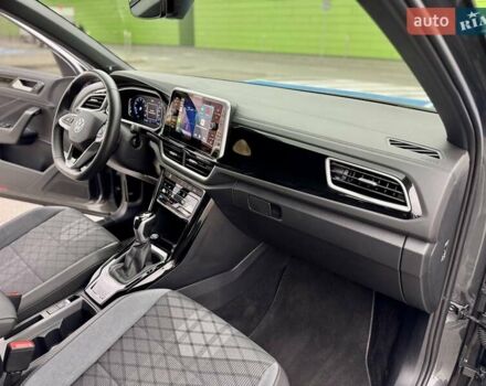 Серый Фольксваген Ти-Рок, объемом двигателя 1.4 л и пробегом 7 тыс. км за 33900 $, фото 47 на Automoto.ua