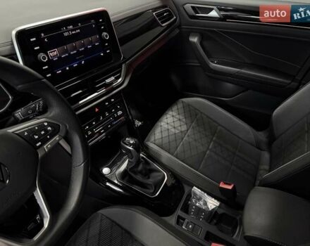 Серый Фольксваген Ти-Рок, объемом двигателя 1.4 л и пробегом 11 тыс. км за 32500 $, фото 34 на Automoto.ua