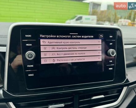 Серый Фольксваген Ти-Рок, объемом двигателя 1.4 л и пробегом 7 тыс. км за 33900 $, фото 69 на Automoto.ua