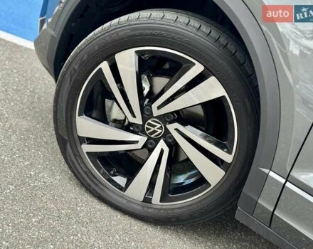 Серый Фольксваген Ти-Рок, объемом двигателя 1.4 л и пробегом 7 тыс. км за 33900 $, фото 30 на Automoto.ua