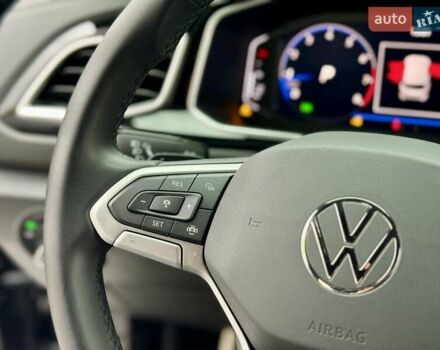 Серый Фольксваген Ти-Рок, объемом двигателя 1.4 л и пробегом 7 тыс. км за 33900 $, фото 53 на Automoto.ua